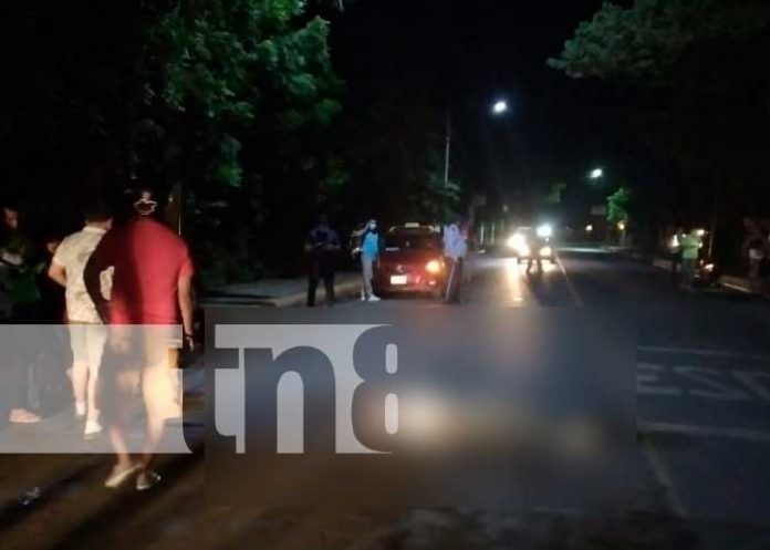 1 Motociclista muere tras colisionar contra ciclista