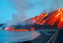 La lava del volcán de la Palma llega al mar por tercera vez La lava del volcán de la Palma llega al mar por tercera vez