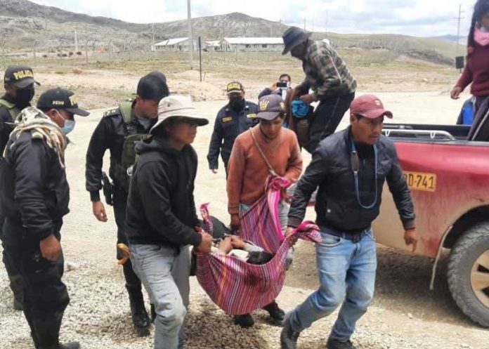 Dos muertos y 60 heridos dejó como resultado un conflicto entre comunidades en Perú.