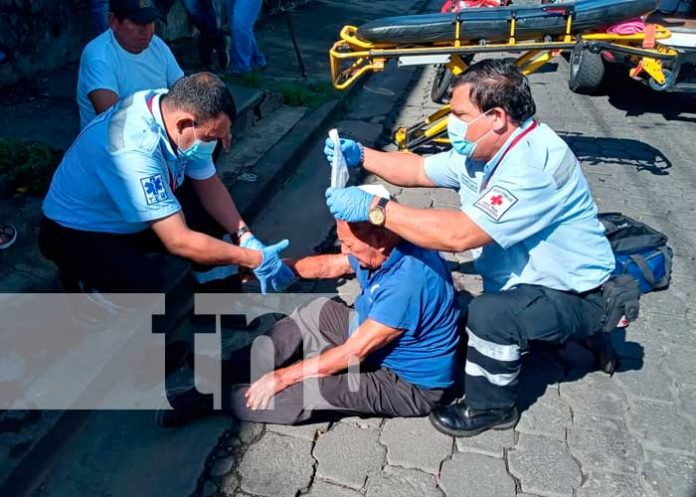Managua: Anciano termina bajo las llantas de un carro con su bicicleta