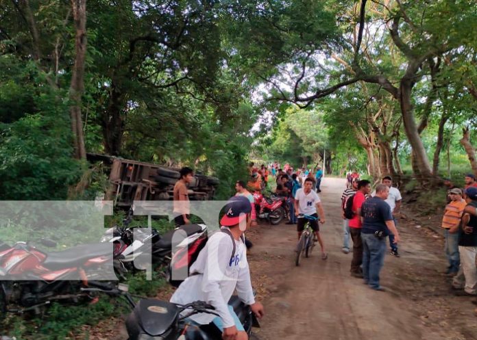 Vuelco de camión deja daños materiales en la Isla de Ometepe