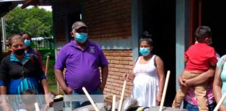 Familias de Granada reciben bonos de parte del Ministerio de Economía Familiar