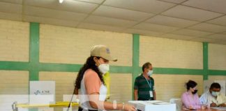 Familias de León participan en proceso electoral