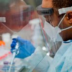 La OMS nombra a la nueva cepa del coronavirus como «Ómicron» La OMS nombra a la nueva cepa del coronavirus como "Ómicron"