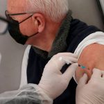 BioNTech comienza a trabajar en una vacuna para la variante Ómicron BioNTech comienza a trabajar en una vacuna para la variante Ómicron