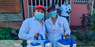 Médicos y enfermeras listos para la jornada de vacunación