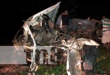 Conductor de camioneta se estrella contra un árbol en Juigalpa Conductor de camioneta se estrella contra un árbol en Juigalpa