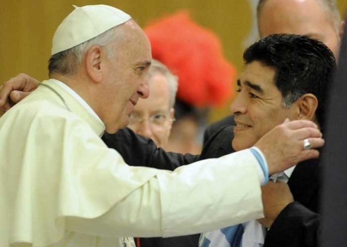 Relación de Diego Maradona con la religión Católica.
