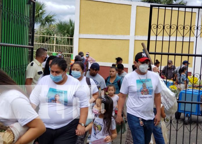 Familias visitan camposantos en Matagalpa