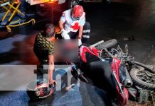 Motociclista se salva tras impactar contra un camión, en Managua Motociclista se salva tras impactar contra un camión, en Managua