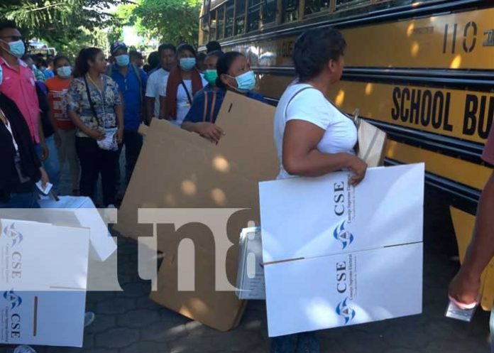 Trasladan maletas electorales a centros de votación en Ometepe