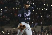 JC Ramírez recibió el alta médica tras pelotazo juan, carlos, ramírez, tomateros, culiacán,