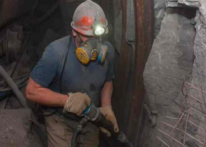 Al menos 11 muertos y 46 desaparecidos tras accidente en mina de carbón rusa