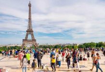 Torre Eiffel recibe miles de visitantes a niveles Pre-COVID Torre Eiffel sube a niveles pre-Covid