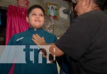 En Managua las costureras tienen listos los trajes de promociones Costureras de Managua, tiene ya listo los trajes de promociones