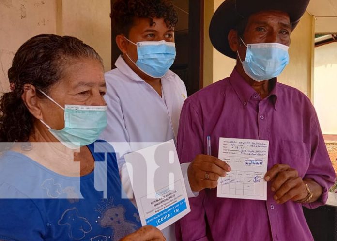 abuelitos-1 Aplican vacunas contra el COVID-19 en comunidades de Río San Juan