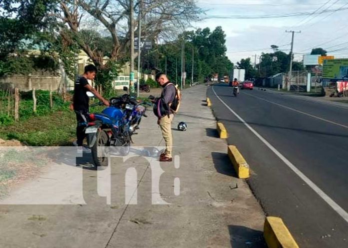 Colision entre dos motociclistas en carretera sur, Carazo