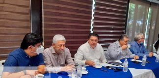 Grupo de analistas políticos en Nicaragua
