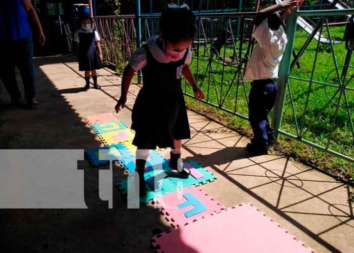 blu-002 Mañana recreativa con infantes de CDI en Bluefields