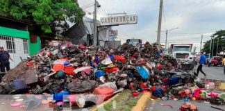 Destrozo que dejó el incendio en una bodega de plásticos en Rubenia, Managua
