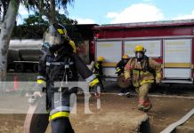 Bomberos realizan ejercicio de extinción de incendios en Managua Bomberos realizan ejercicio demostrativo de extinción de incendios en Managua