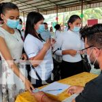 Entrega de bonos a bachilleres en el Caribe de Nicaragua