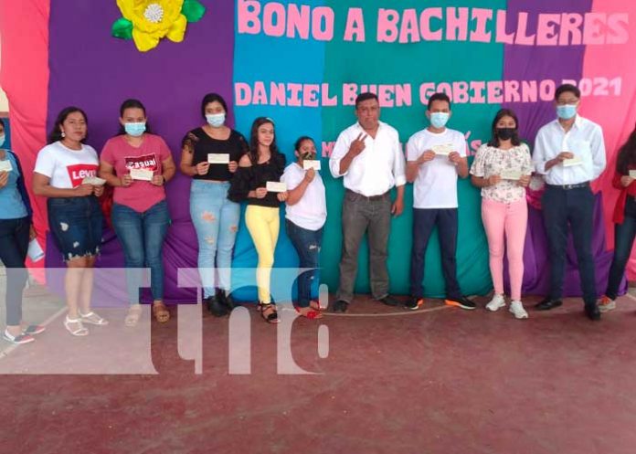Entrega de bonos a bachilleres en Matiguás, Matagalpa