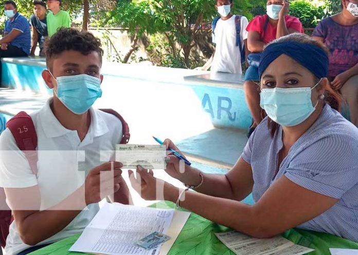 bono-nandaime-03 Entrega de bonos complementarios a estudiantes de Nandaime