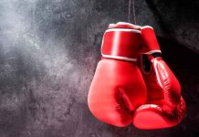 Boxeador en Zimbabue muere tras colapsar a mitad de un combate Boxeador en Zimbabue muere tras colapsar a mitad de un combate