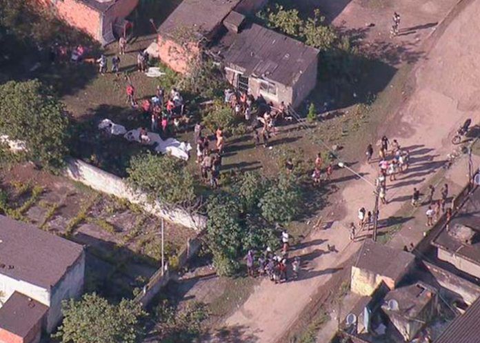 Culpan a la policía de Brasil de perpetrar una matanza en una favela