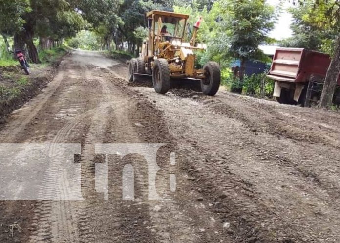 Avanza proyecto de mejoramiento vial en barrios de Matiguás