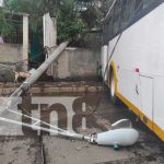 Busero se estrella contra un poste y una vivienda en Sabana Grande Busero se estrella contra un poste y una vivienda