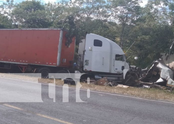 camion-1 Impacto entre camión y furgón deja un fallecido en Condega