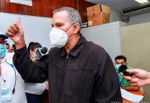 Lumberto Campbell, magistrado CSE Nicaragua: «Va a ser una votación abrumadora» Magistrado del CSE, Lumberto Campbell, ejerciendo su voto en Nicaragua