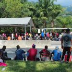 Dos caravanas de migrantes se entregan a autoridades mexicanas