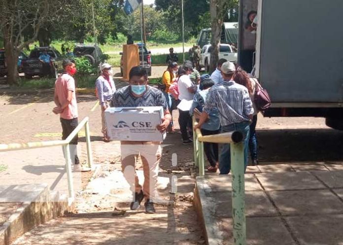 Entrega de maletas electorales en Carazo