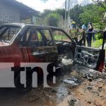 Vehículo termina en chatarra luego de incendiarse en San Judas