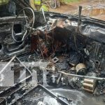 Vehículo termina en chatarra luego de incendiarse en San Judas