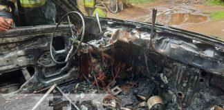 Vehículo termina en chatarra luego de incendiarse en San Judas