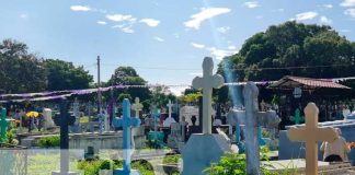 Ambiente en el Cementerio Oriental, en Managua