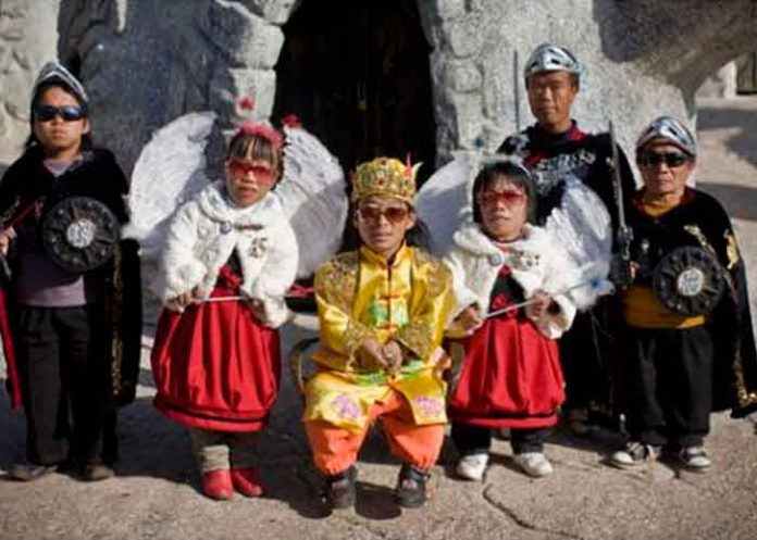 Controversial parque de atracciones donde trabaja solo gente con enanismo