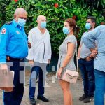 Motociclista impacta en la parte derecha de un vehículo