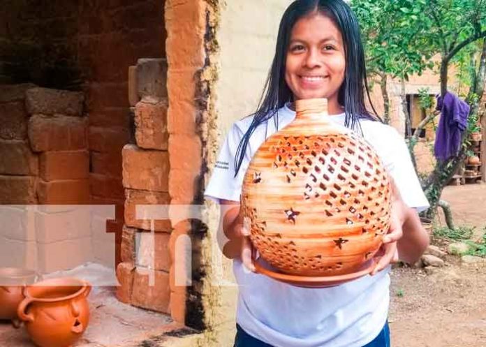 Exitosa artesana en Ocotal