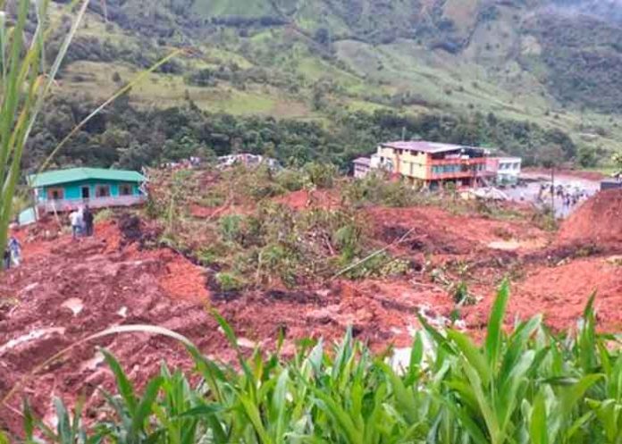 Al menos 12 muertos y varios desaparecidos por un alud de tierra en Colombia