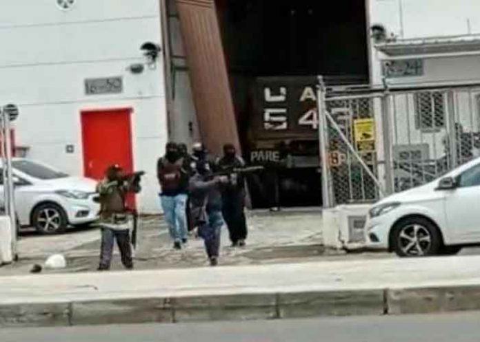 Robo al estilo 'La casa de papel' termina en balacera y con 11 detenidos