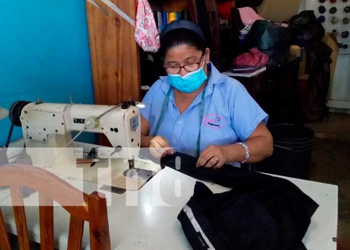 Taller de confección para promociones escolares en Nicaragua