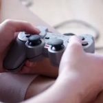 Niño murió por una bala perdida cuando jugaba en videojuegos en California