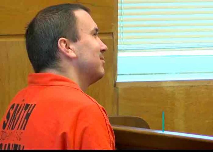 Condenan a muerte a enfermero que inyectó aire a sus pacientes en EE.UU