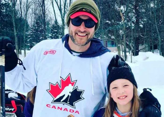 'Abrazo de oso' de padre a hija la salva de morir en accidente de avión en EE.UU