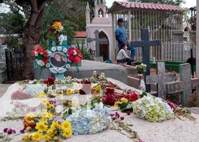 esteli-cementerio-02 Familias de Estelí en el cementerio San Francisco de Asís
